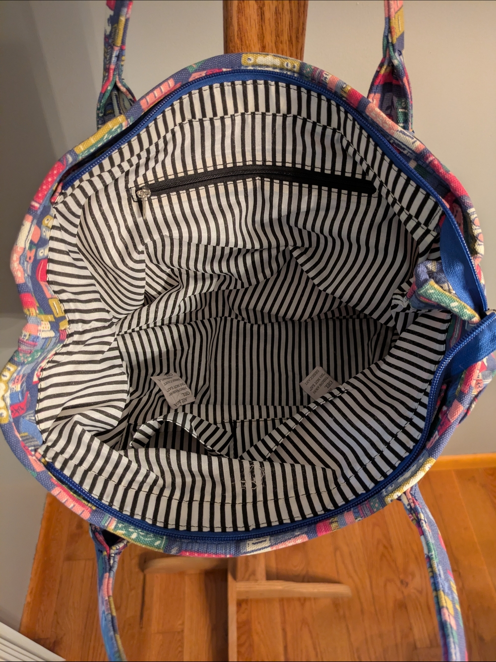 Sagefinds A Book Lover's Tote Bag - Picture 6 of 6